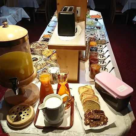 Martinshof Oda ve Kahvaltı 3*