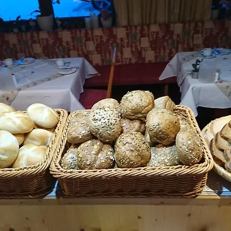 Martinshof Oda ve Kahvaltı 3*