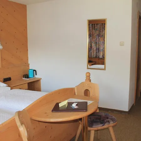 Martinshof Oda ve Kahvaltı 3*